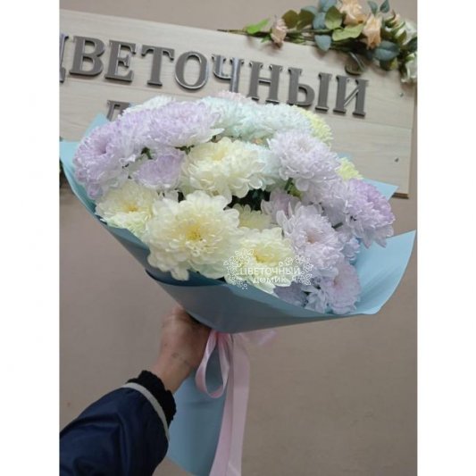 Букет с хризантемами &laquo;Жемчуг&raquo;