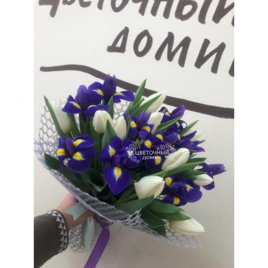 Букет с тюльпанами и ирисами "Цвет настроения"