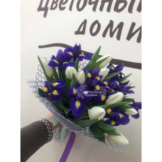 Букет с тюльпанами и ирисами "Цвет настроения"