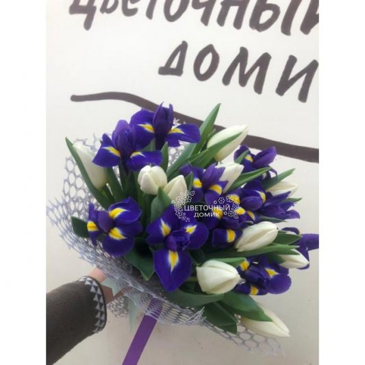 Букет с тюльпанами и ирисами "Цвет настроения"