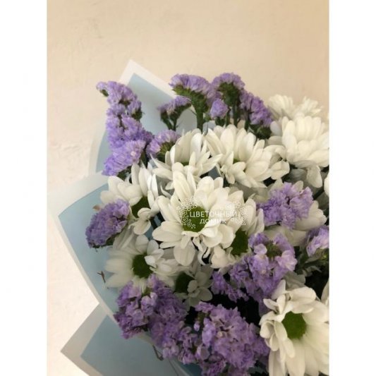 Букет с хризантемами &laquo;Небесная лазурь&raquo;