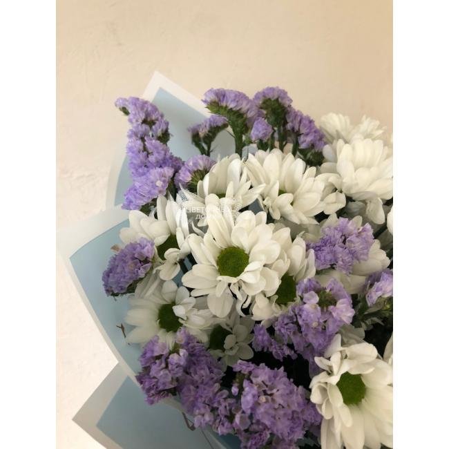 Букет с хризантемами &laquo;Небесная лазурь&raquo; 
