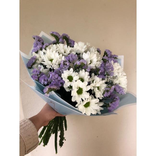 Букет с хризантемами &laquo;Небесная лазурь&raquo; 