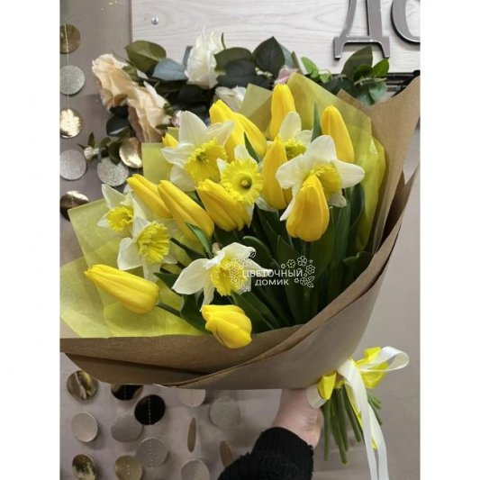 Букет с тюльпанами &laquo;Весна идет, весне - дорогу&raquo;