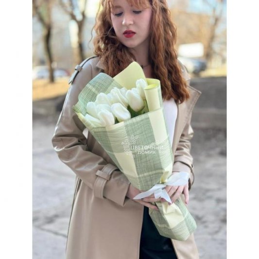 Букет с тюльпанами &laquo;БелосНежность&raquo;