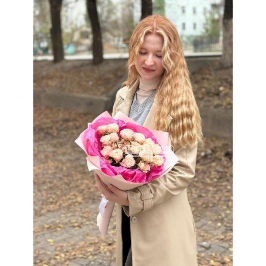 Букет из нежных кустовых роз &laquo;Моя&raquo;