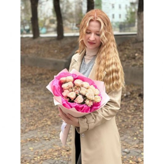 Букет из нежных кустовых роз