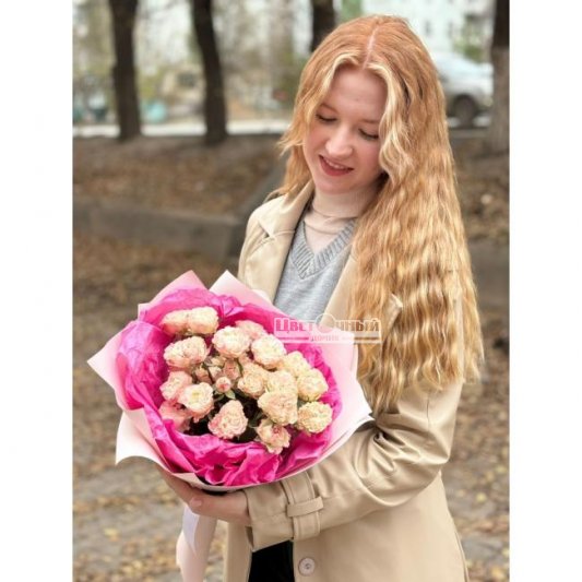 Букет из нежных кустовых роз &laquo;Моя&raquo;