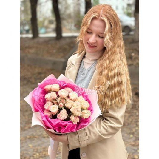 Букет из нежных кустовых роз