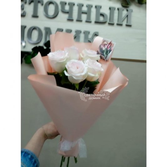 Букет из роз &laquo;5 поцелуев&raquo;
