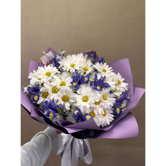 Букет с ирисами &laquo;Хорошего настроения&raquo;