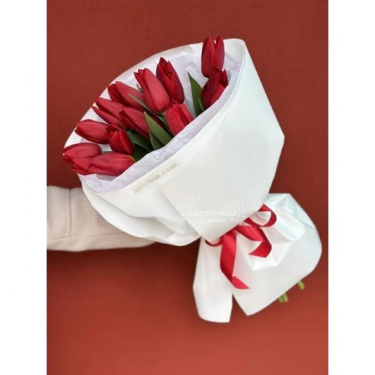Букет с тюльпанами &laquo;15 поцелуев&raquo;