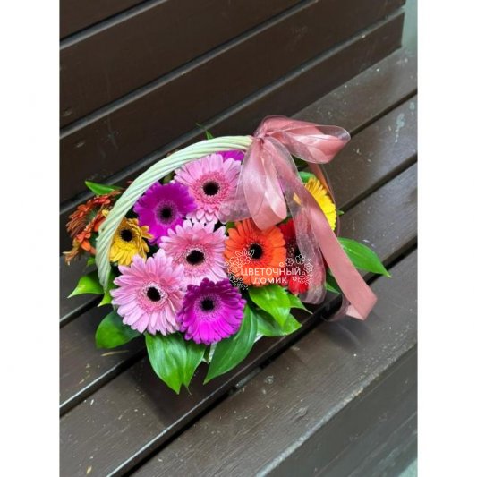 Корзинка с герберами &laquo;Счастья!&raquo;