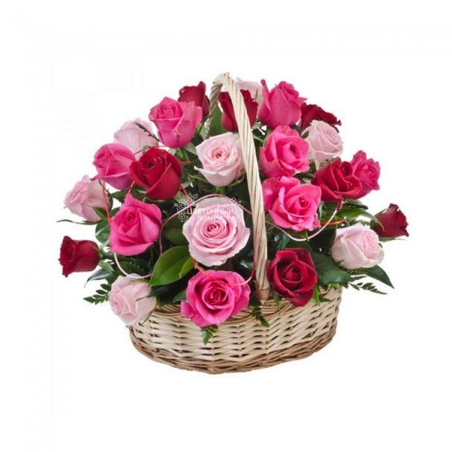 Розы микс в корзине 