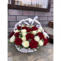 51 роза в корзине