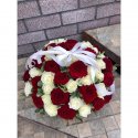51 роза в корзине