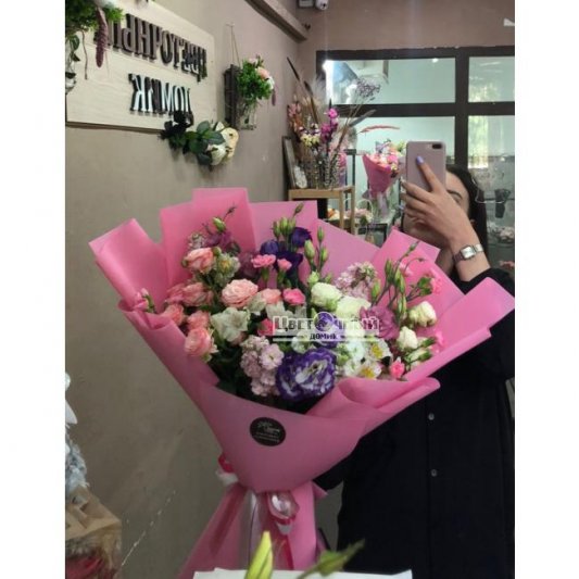 Сборный букет &laquo;Дарите Женщинам цветы&raquo;