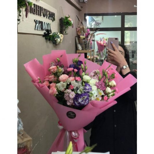 Сборный букет &laquo;Дарите Женщинам цветы&raquo;