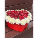 Цветы в коробке &laquo;Шикарное сердце&raquo;