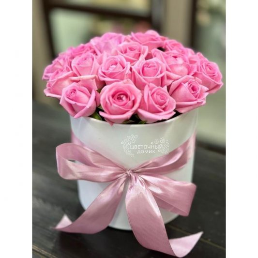 25 розовых роз