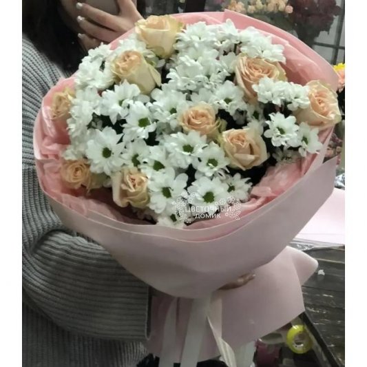 Букет с хризантемами &laquo;Первое свидание&raquo;